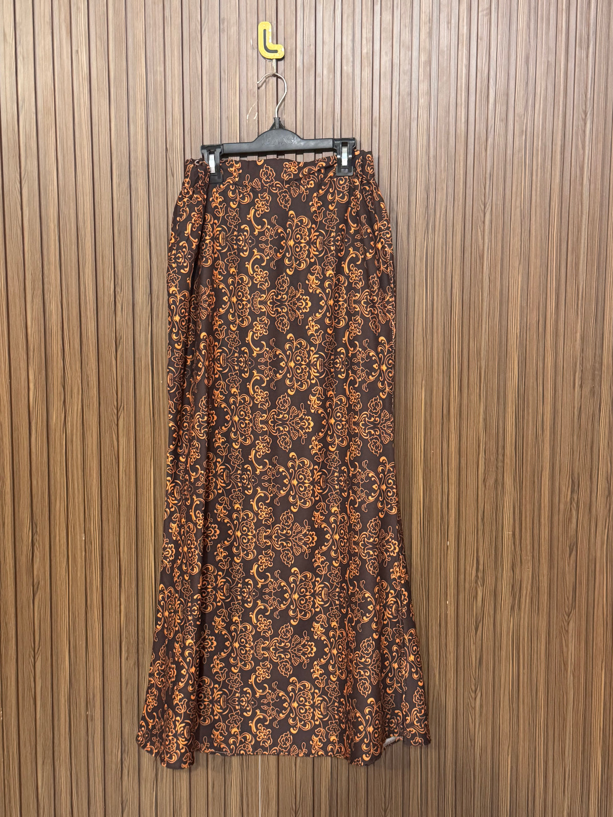 Waist 30 to 32 Length 38 Fabric Silk Checked Skirt