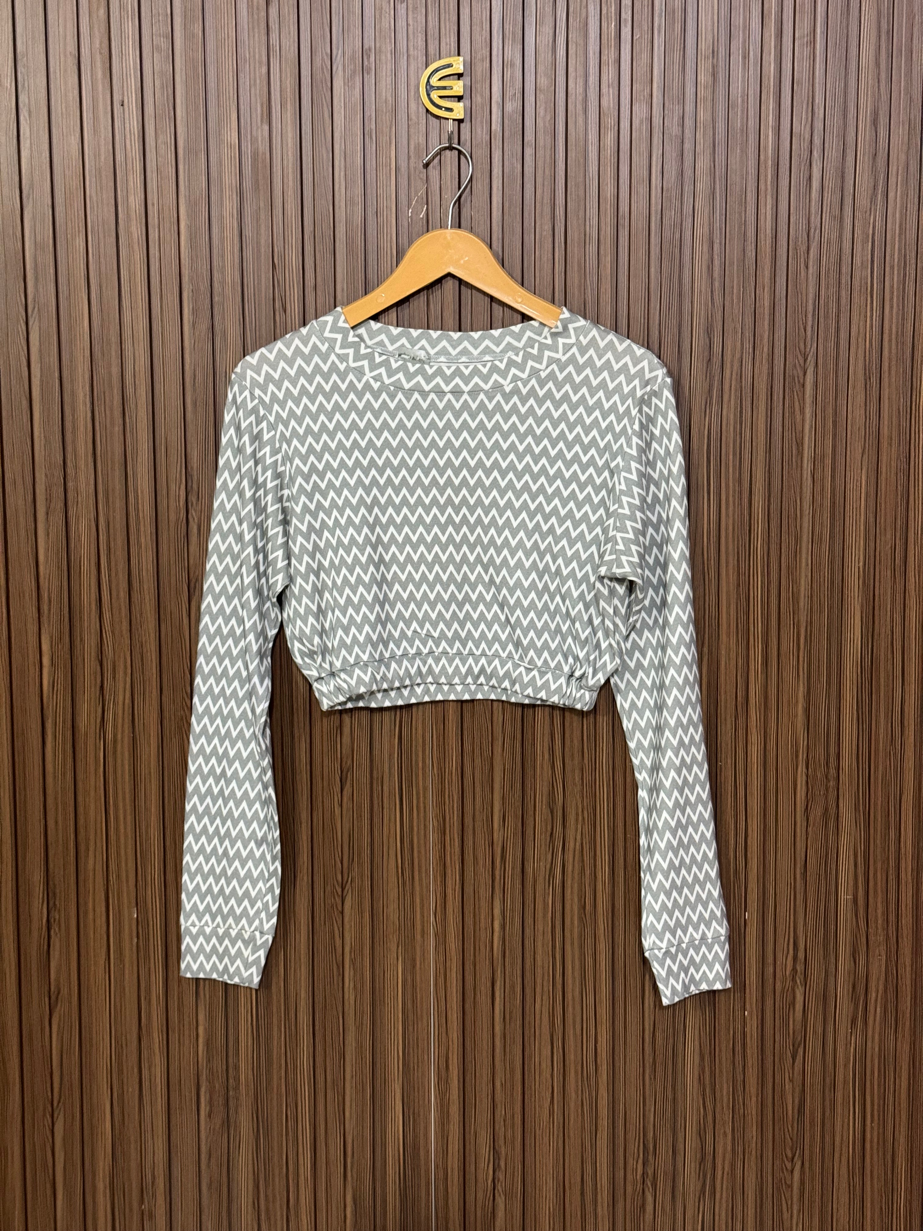 Chest 17 Length 15 Velvet Style crop top